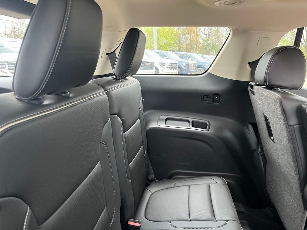 Used 2022 Hunter Green GMC Denali image 38