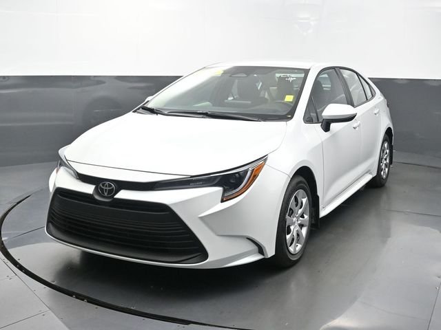 Used 2026 Beige Toyota LE image 1