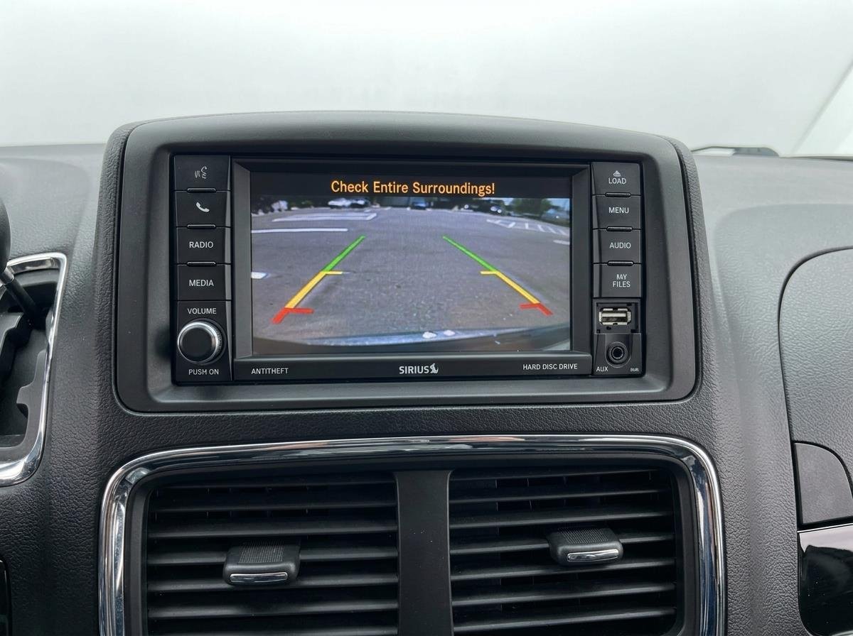 Used 2018 Black Onyx Crystal Pearlcoat Dodge SXT image 16
