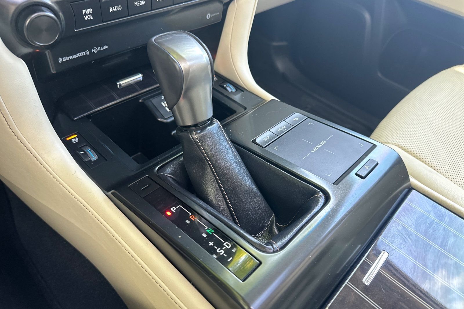 Used 2022 Silver Lexus 460 image 22