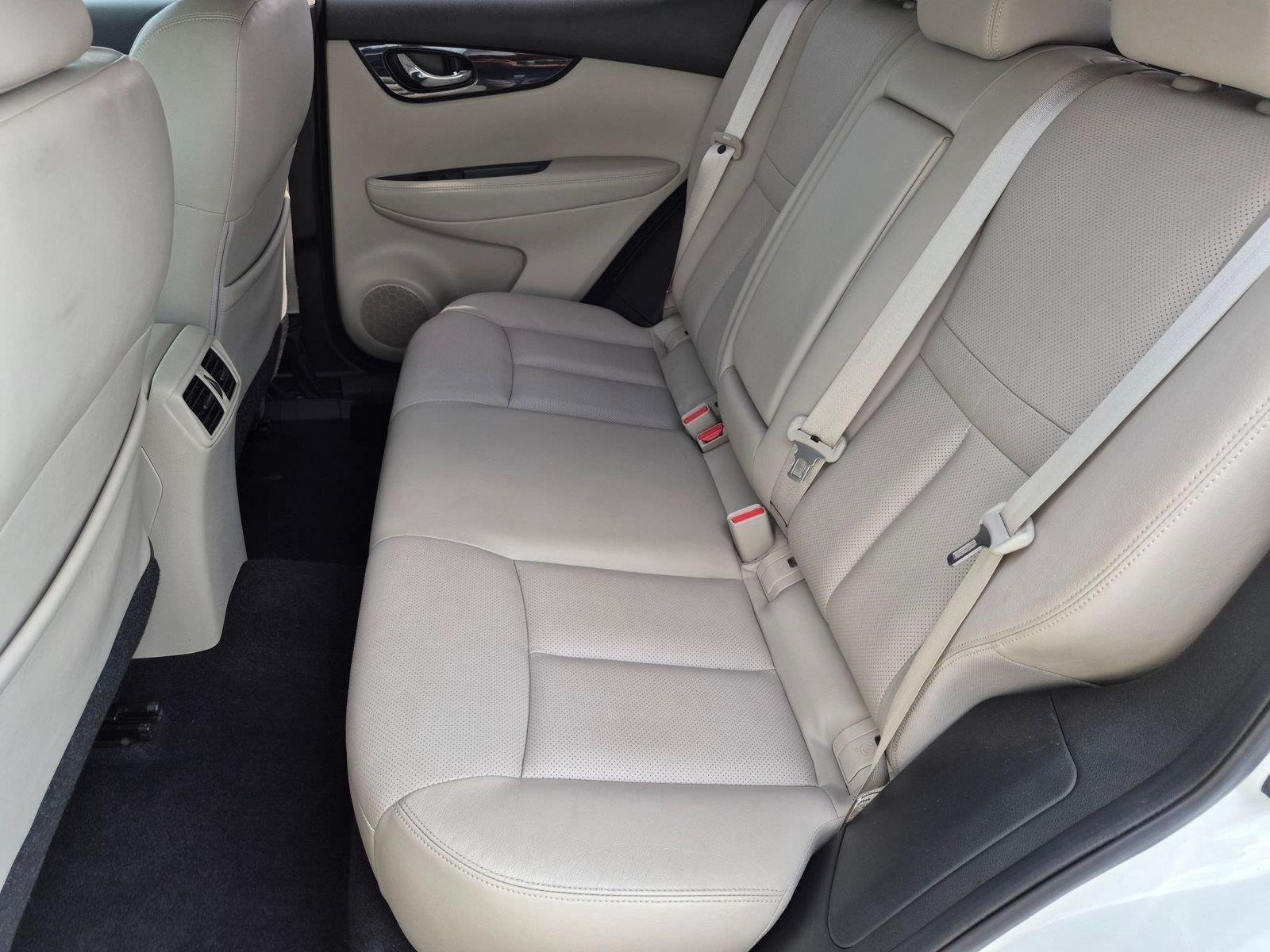Used 2018 Pearl White Nissan SL image 16