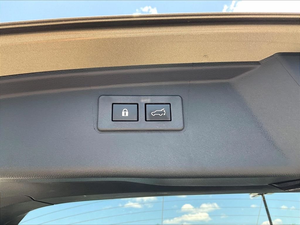 Used 2025 Autumn Green Metallic Subaru Limited image 35