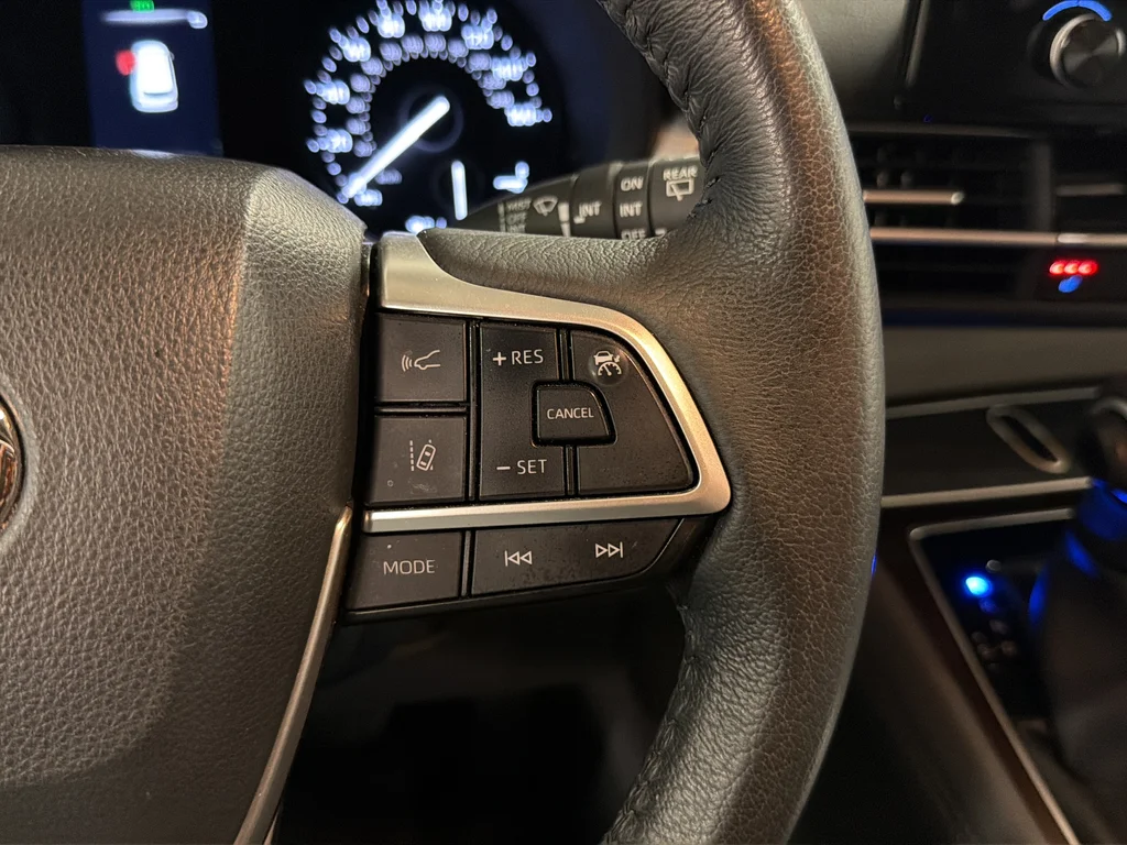 Used 2022 Black Toyota XLE image 38