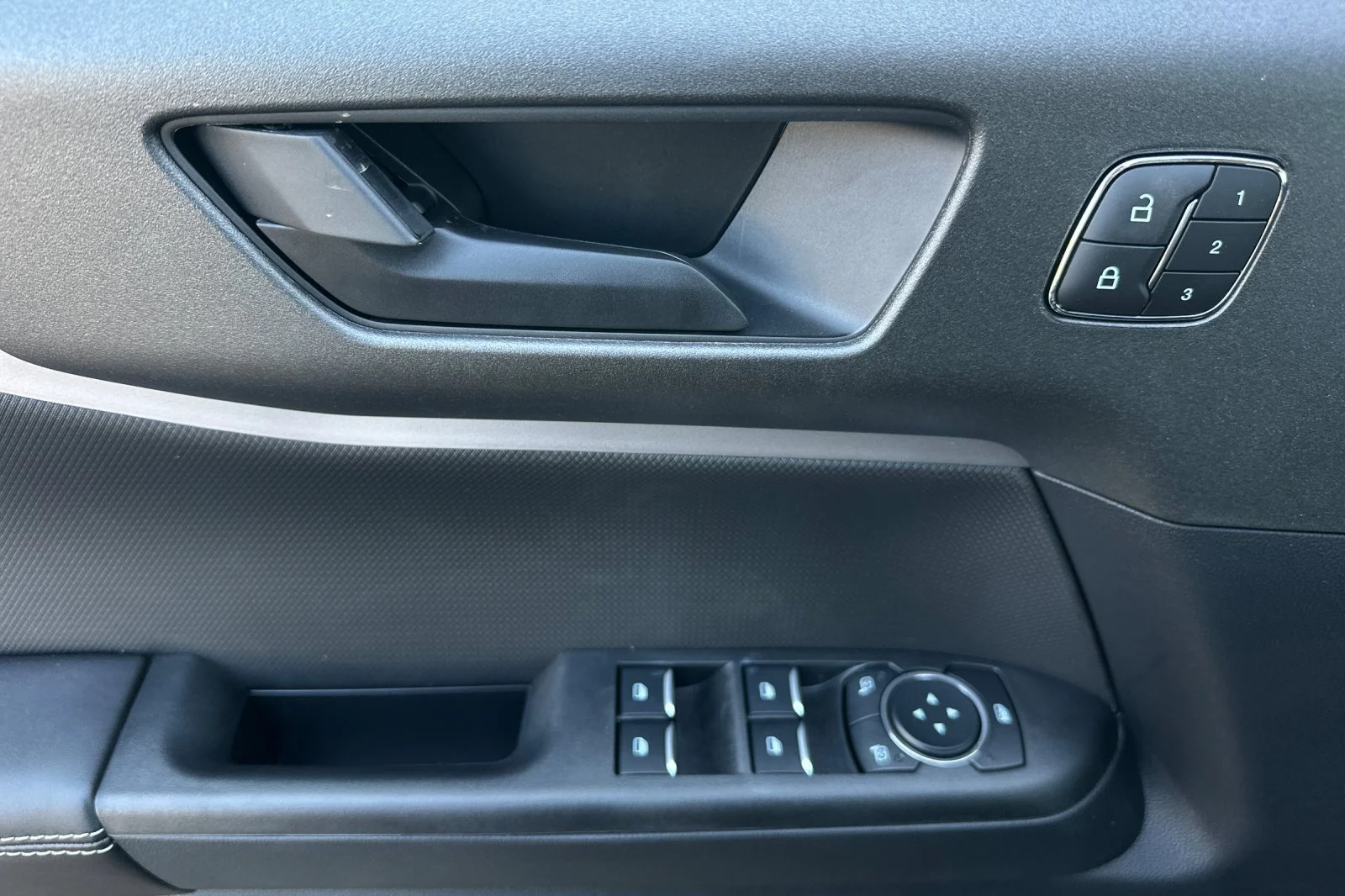 New 2026 Azure Gray Metallic Tri-Coat Ford Outer Banks® image 7