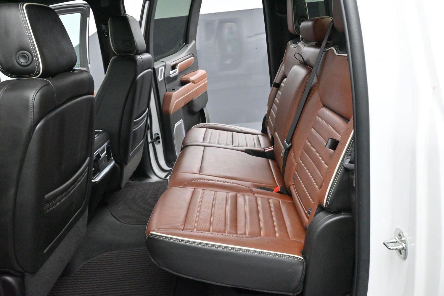 Used 2025 White Frost Tricoat GMC Denali Ultimate image 30