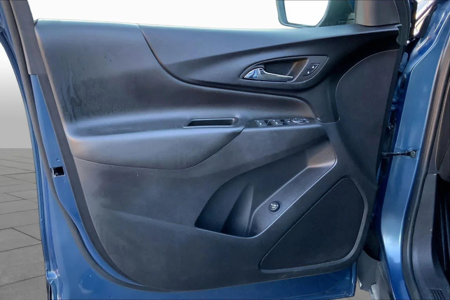 Used 2024 Lakeshore Blue Metallic Chevrolet LT image 19