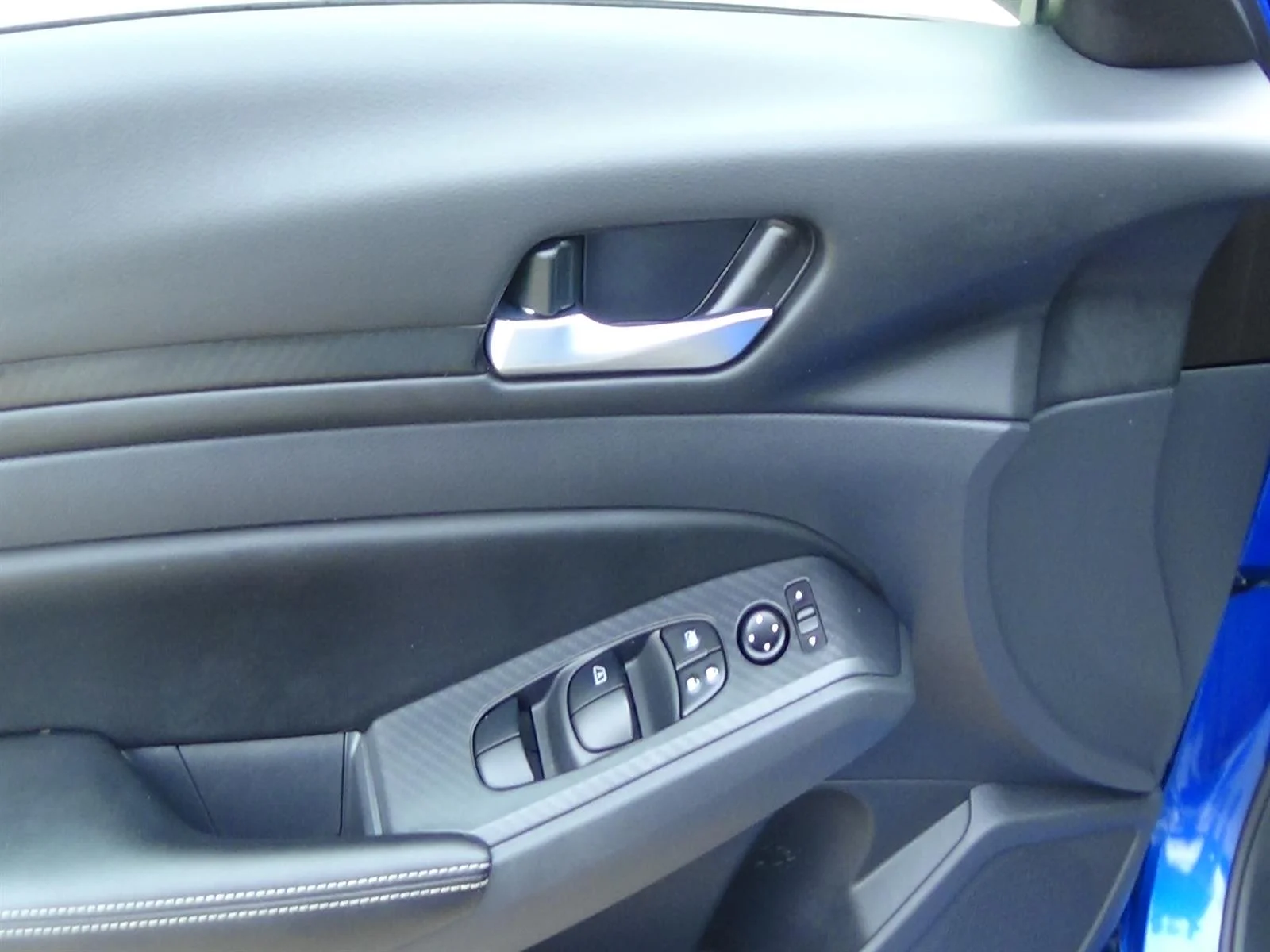 Used 2025 Bluestone Pearl (rcf) Nissan 2.5 SV image 14