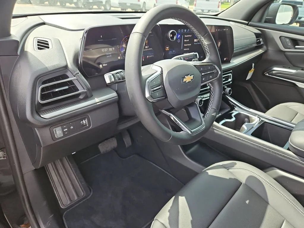 New 2026 Mosaic Black Metallic Chevrolet LT image 2