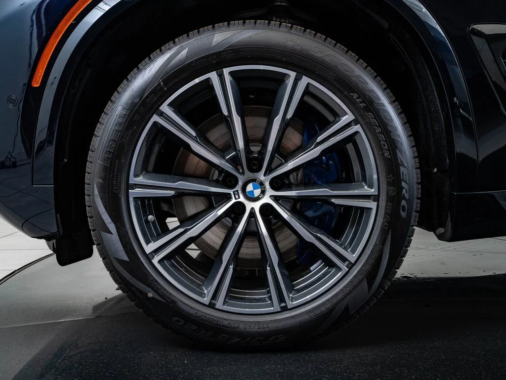 New 2026 Carbon Black Metallic BMW M60i image 13