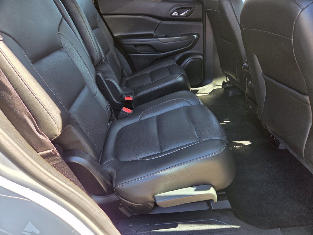 Used 2018 White GMC SLT-2 image 20