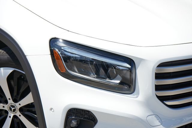 Certified Used 2025 White Mercedes-Benz GLB 250 image 10