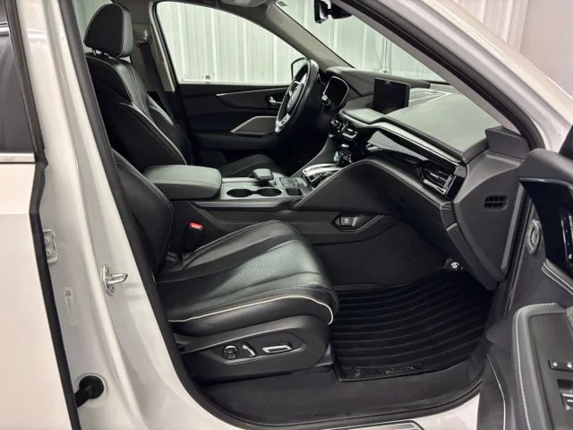 Used 2023  Acura Advance image 35