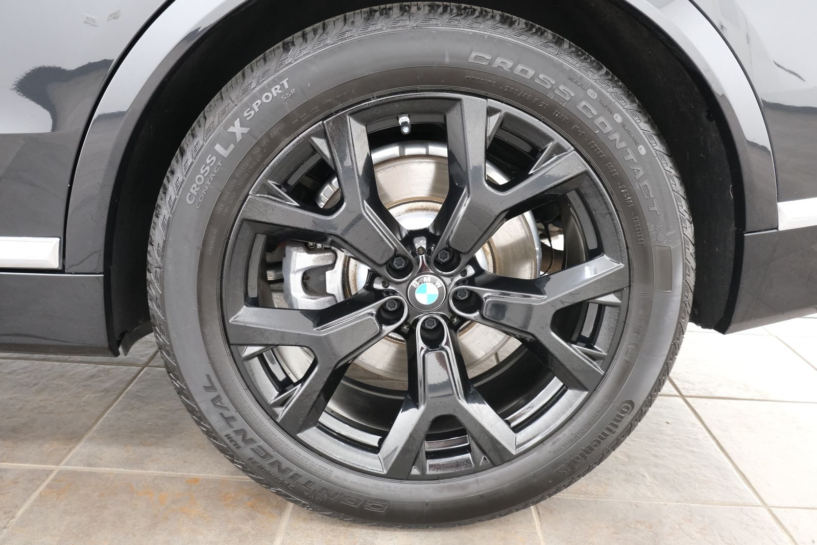Used 2024 Black Sapphire Metallic BMW xDrive40i image 37