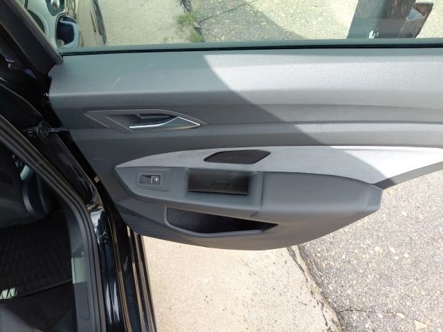 Used 2025  Volkswagen 2.0T image 25