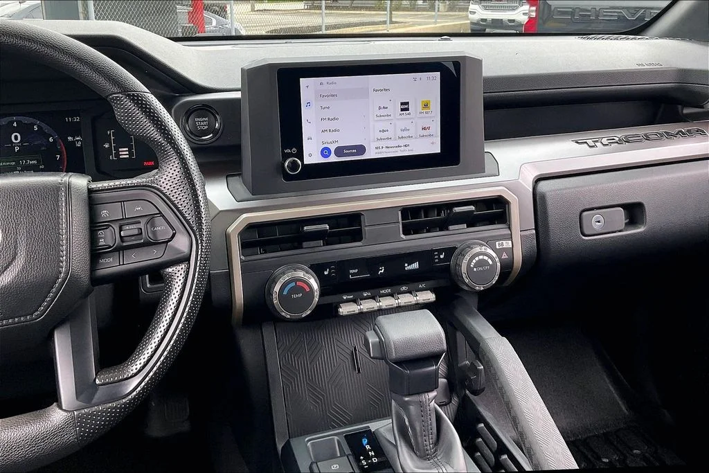Used 2024  Toyota SR5 image 5