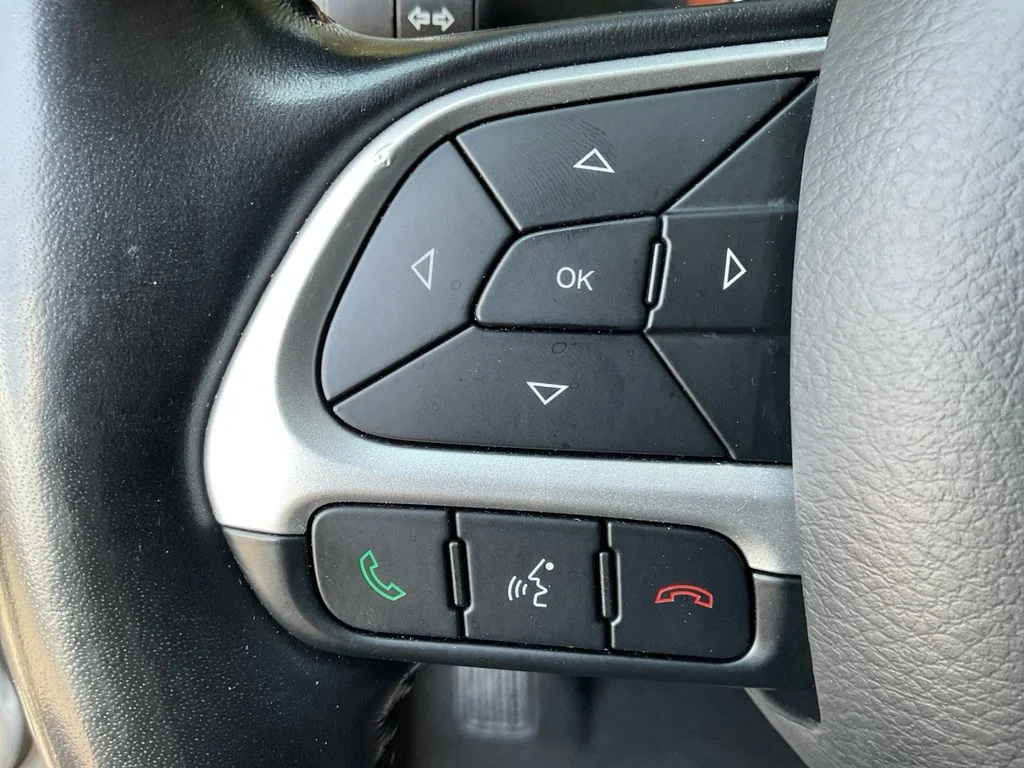 Used 2021 Silver Jeep Limited image 33