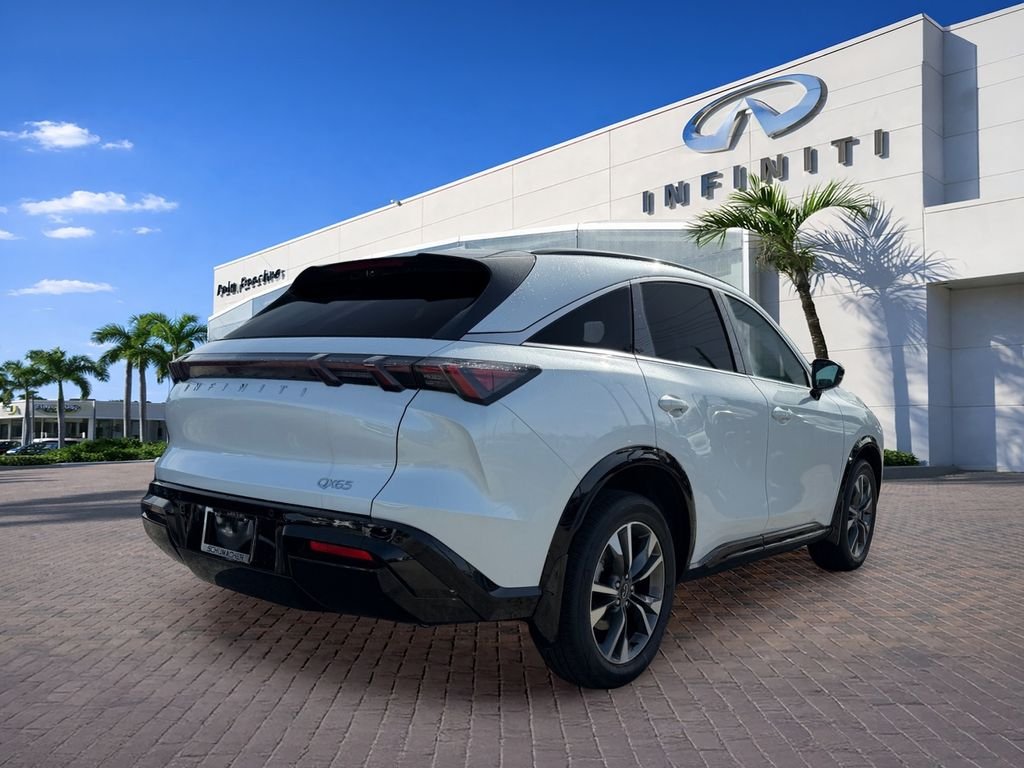 New 2027 RADIANT WHITE INFINITI Luxe AWD image 7