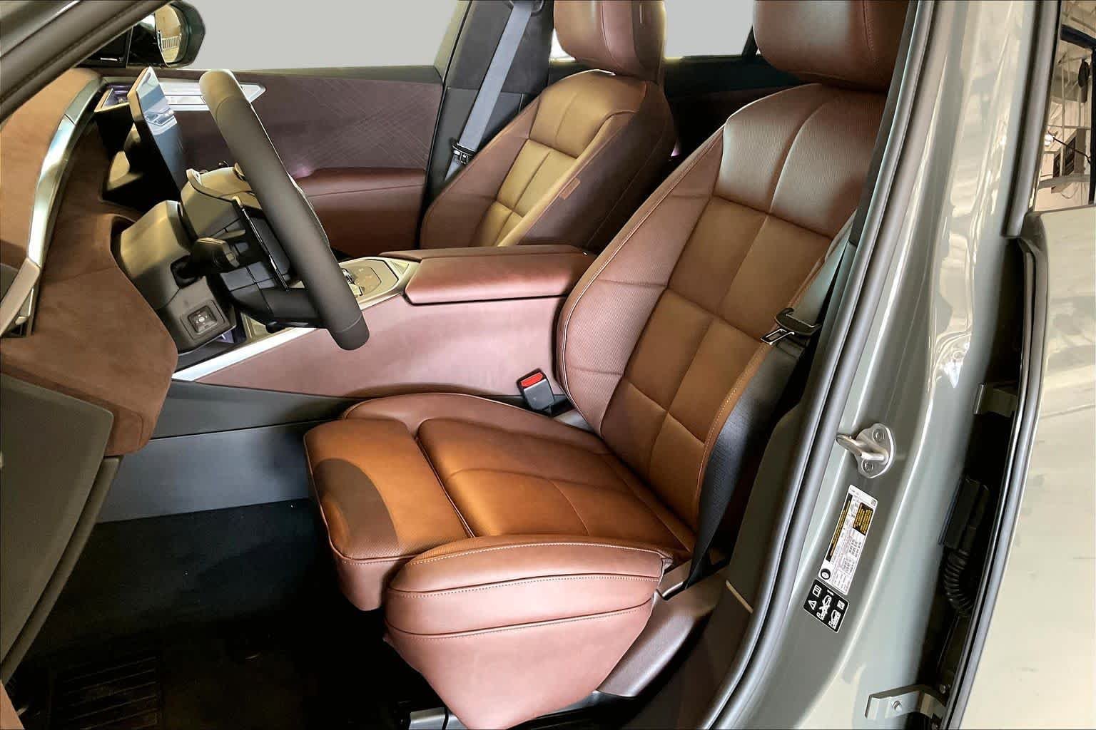 New 2027 Grey Pine Metallic BMW 40 xDrive image 9
