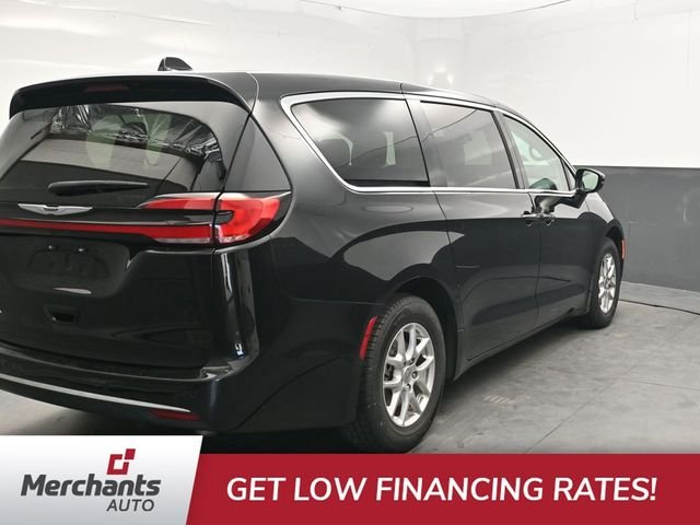 Used 2024 Black Chrysler Touring L image 7