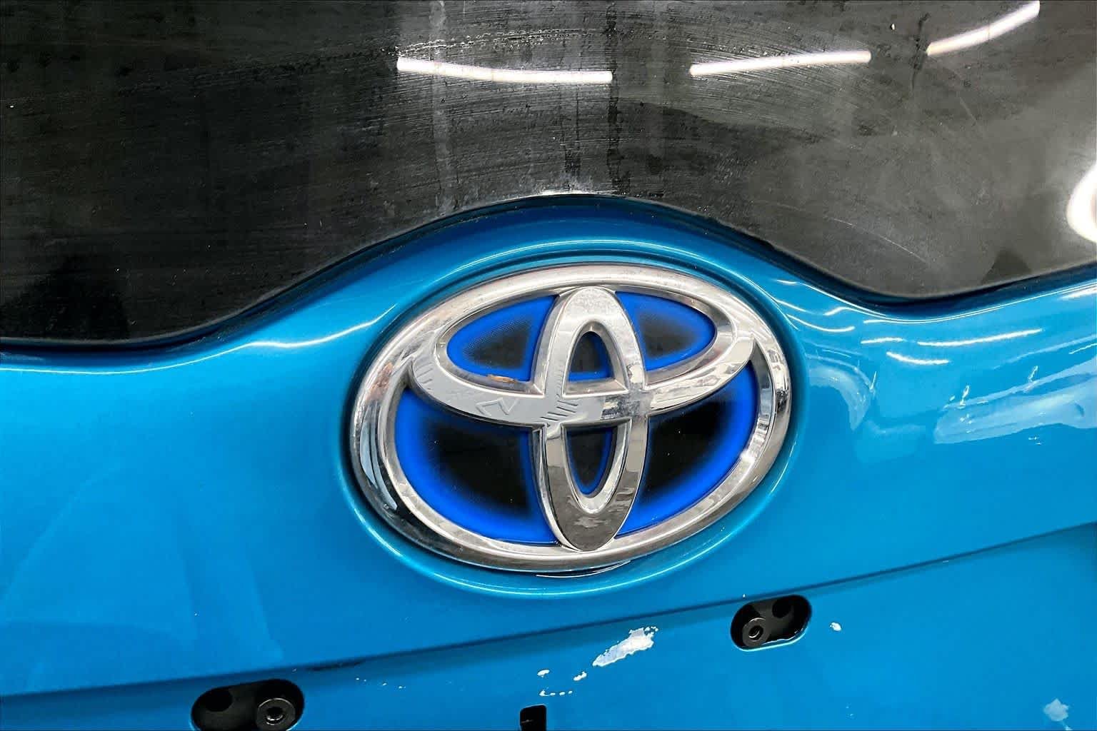 Used 2017 Blue Magnetism Toyota Premium image 29
