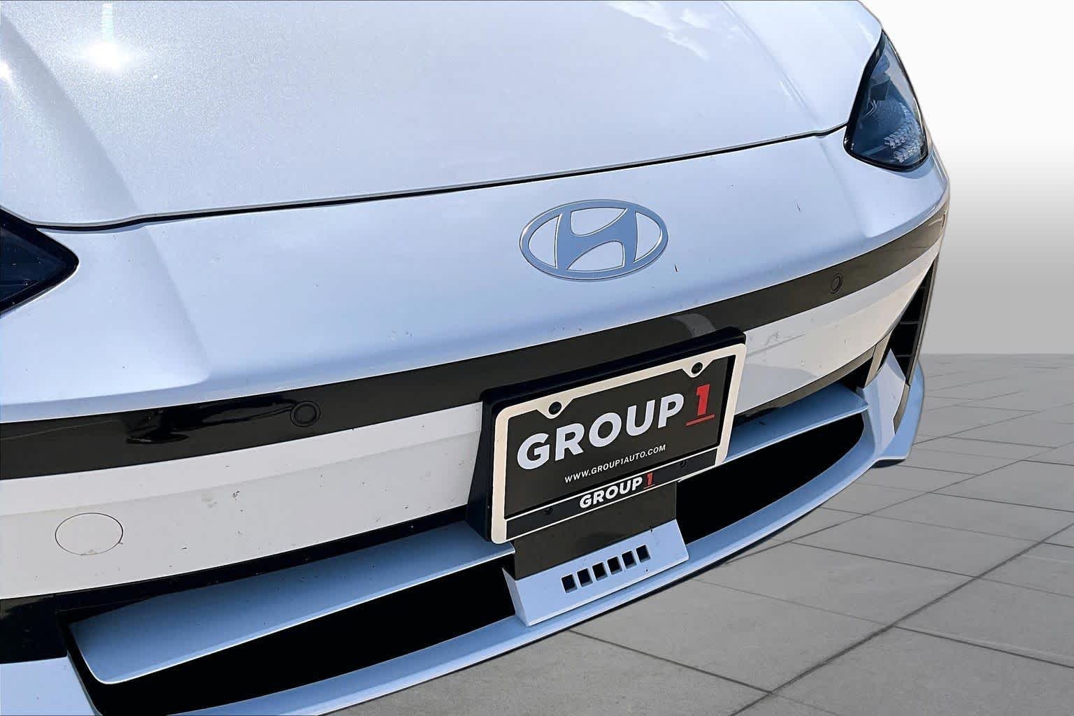 Used 2025 Serenity White Hyundai SEL image 30