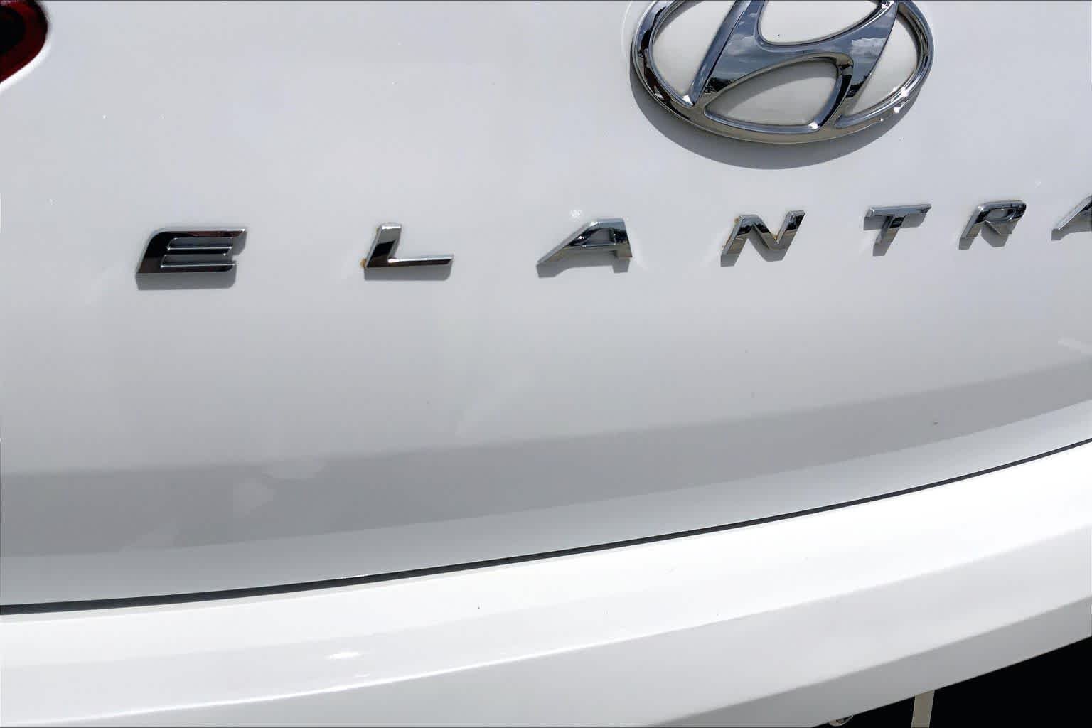 Used 2020 Quartz White Pearl Hyundai SEL image 10
