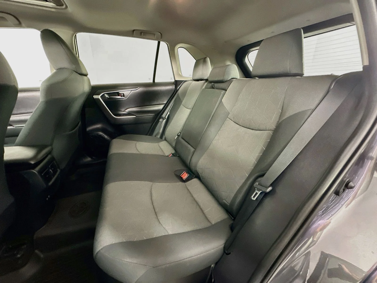 Used 2020 Magnetic Gray Metallic Toyota XLE image 25