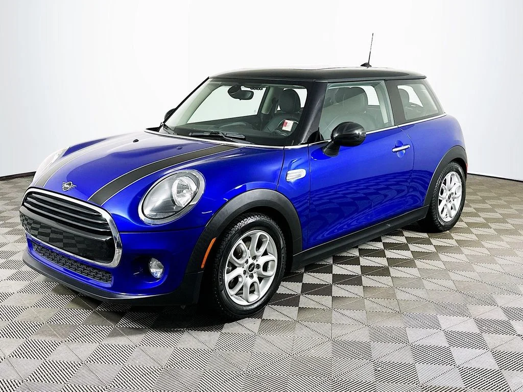 2019 MINI Hardtop Cooper Signature's photo
