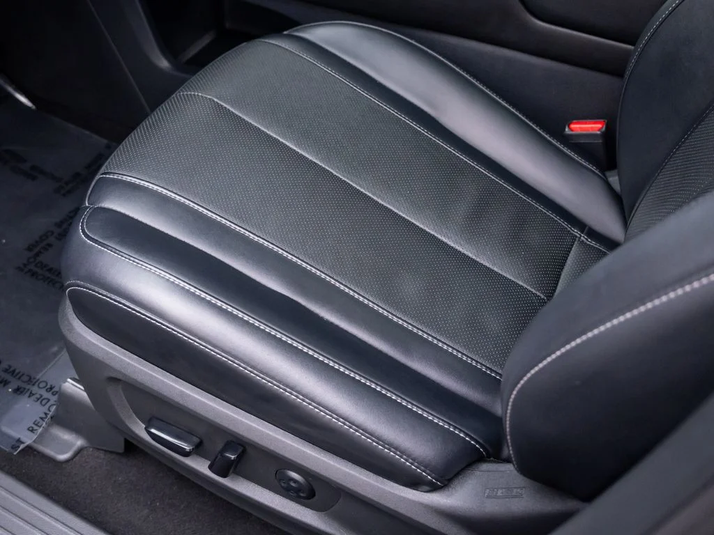 Certified Used 2023 Black INFINITI LUXE image 15