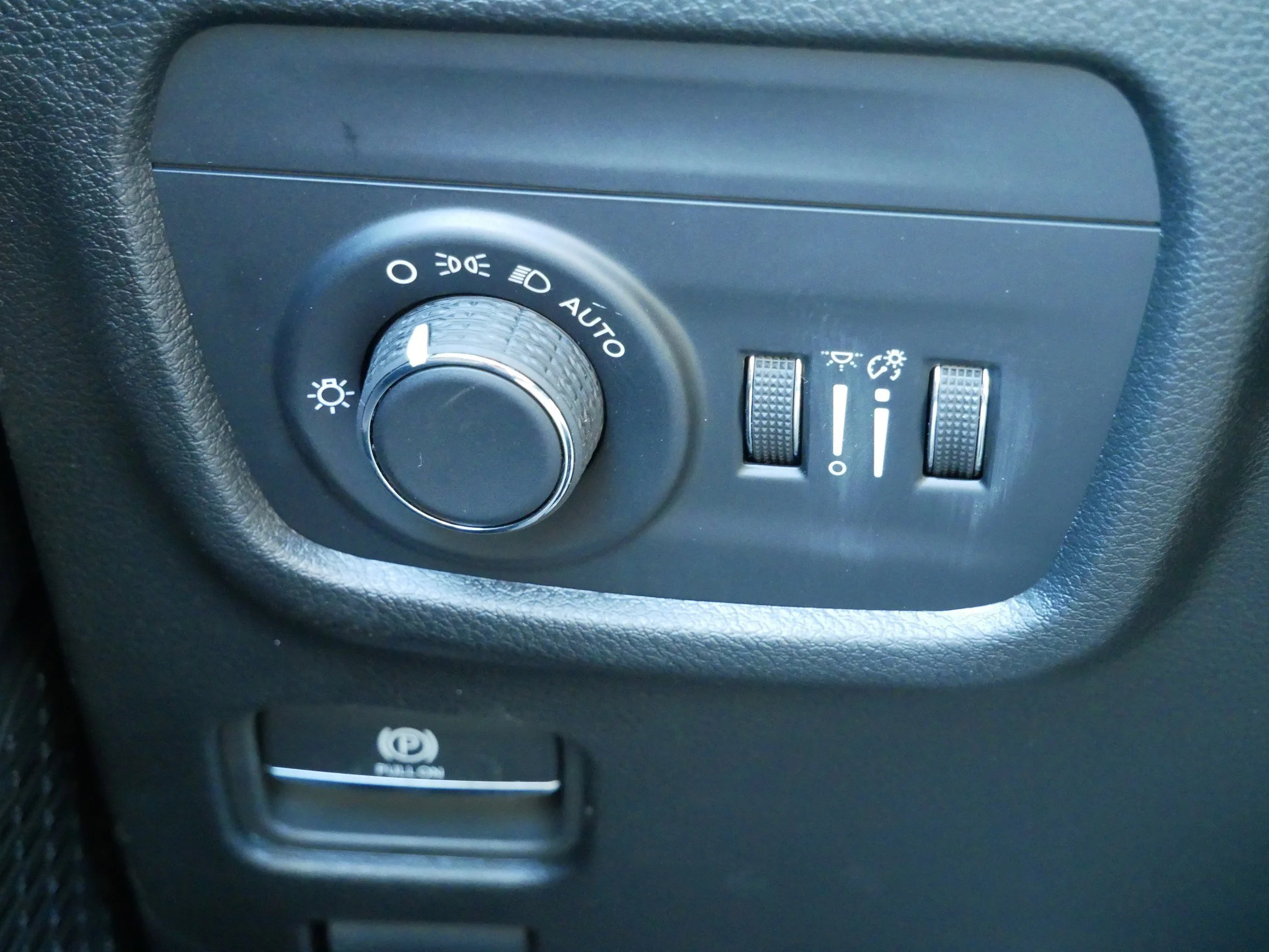 New 2026 Silver Zynith Exterior Paint Jeep Laredo X image 18