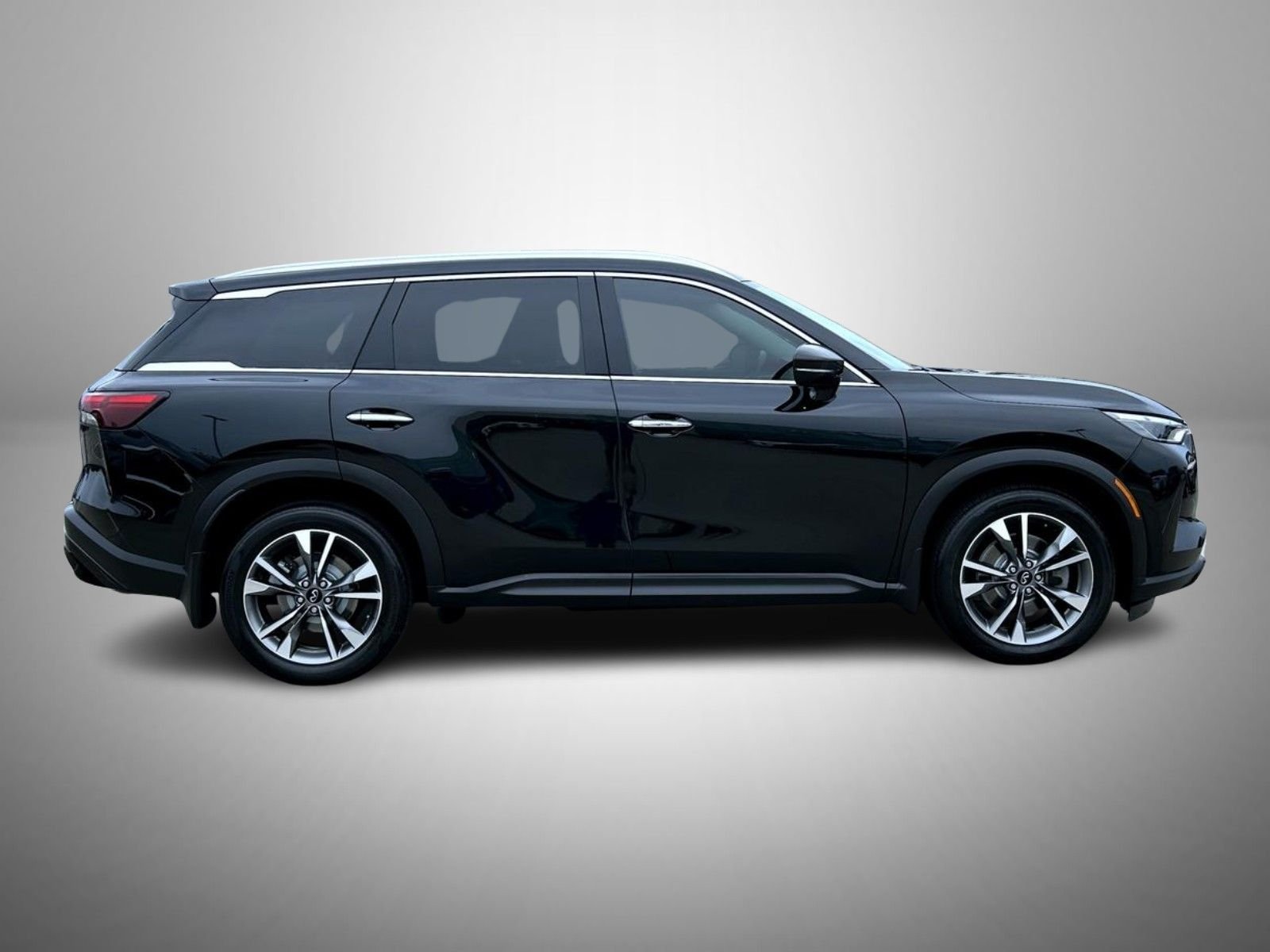 Certified Used 2023 Black INFINITI LUXE image 4