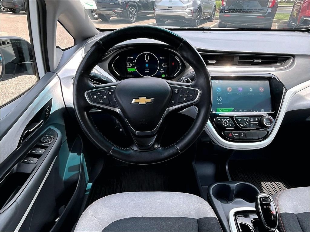 Used 2017 White Chevrolet LT image 17