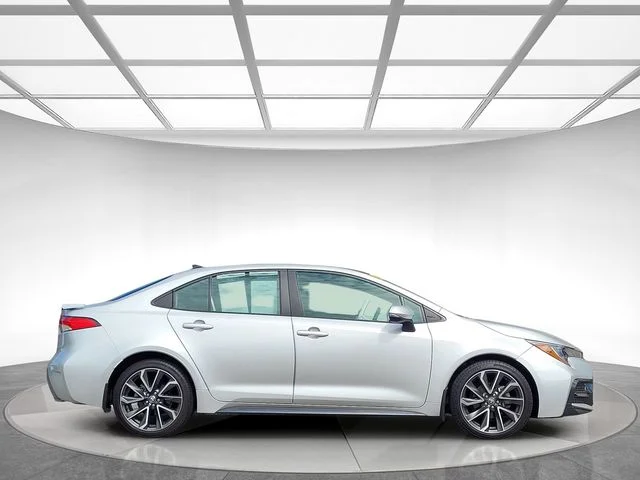 Used 2022 Silver Toyota SE image 3