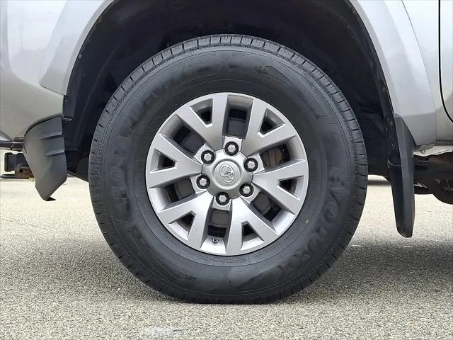 Certified Used 2017 SILVER ME Toyota  image 10