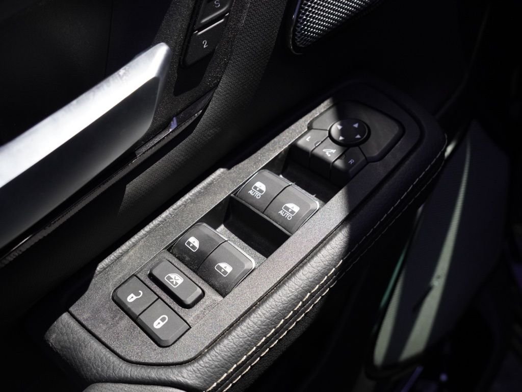 New 2026 Diamond Black Crystal Pearl-Coat Exterior Paint RAM Rebel image 12