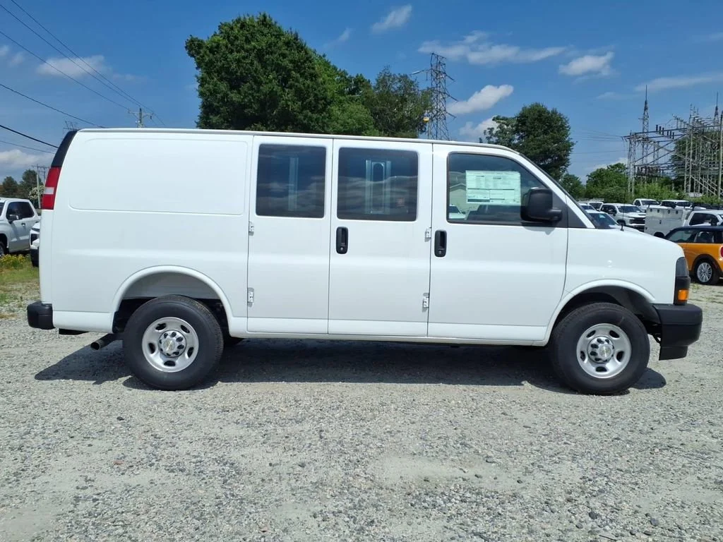 2026 Chevrolet Express Cargo Work Van - Photo 30