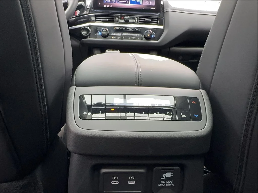 Used 2026 Gray Nissan Platinum image 43