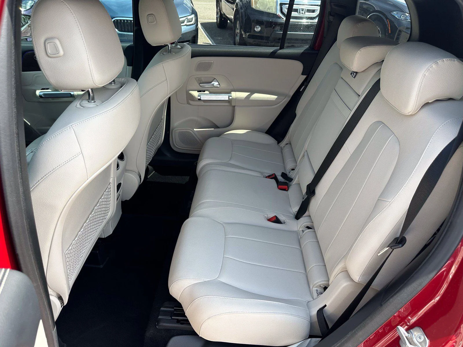 Used 2024  Mercedes-Benz GLB 250 image 19
