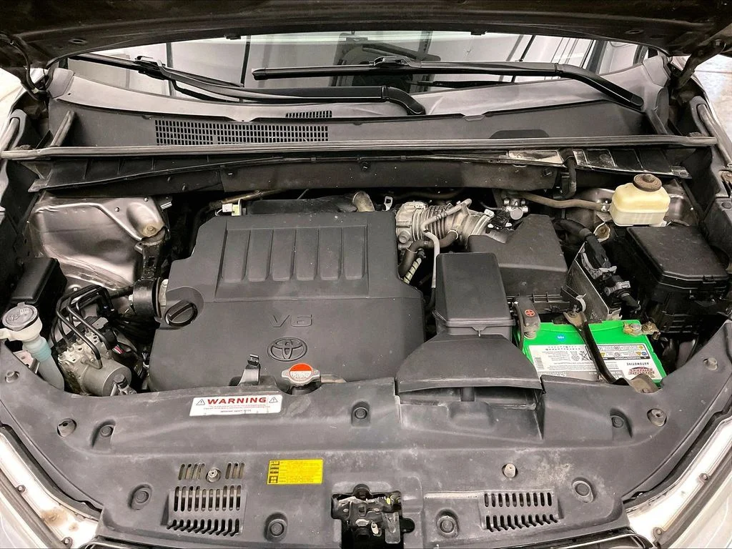 Used 2016 Gray Toyota XLE V6 image 14