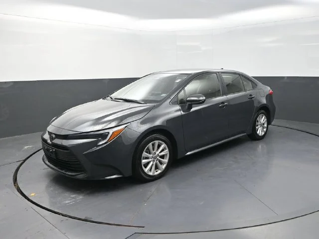 Used 2026  Toyota LE image 3