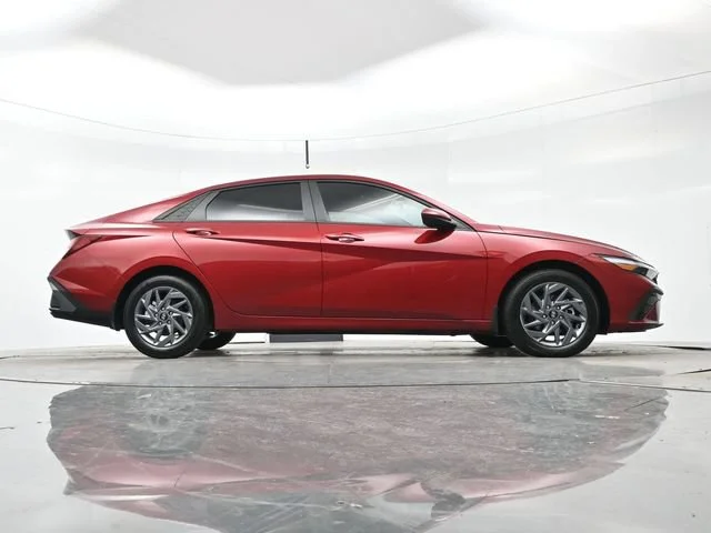 Used 2024 Ultimate Red Hyundai SEL image 27