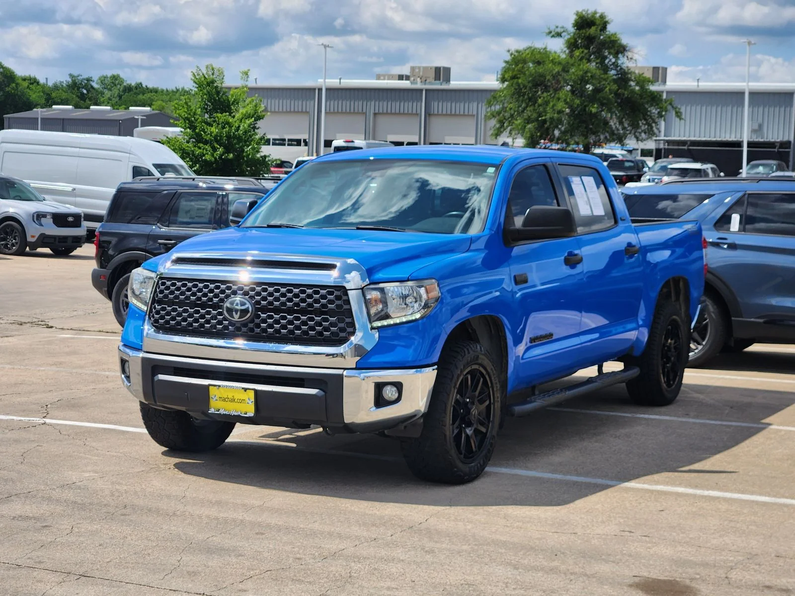 Used 2020 Blue Toyota SR5 image 3