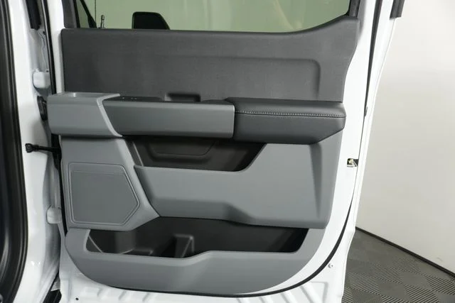 New 2026 Oxford White Ford F-350® XLT image 31