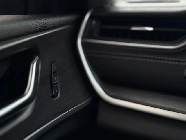 Used 2022 White Jeep Limited image 34