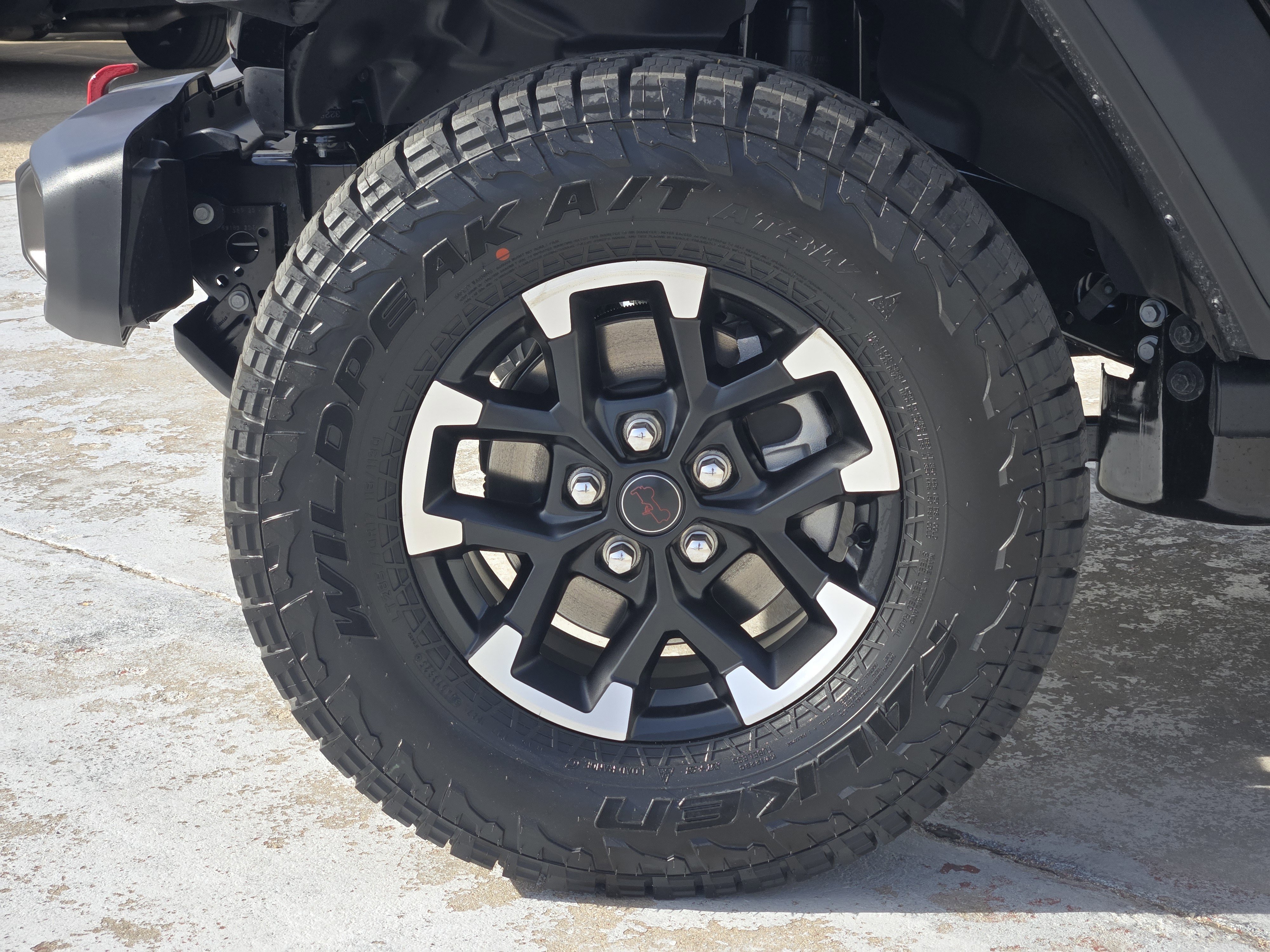 New 2026 Black Clear-Coat Exterior Paint Jeep Rubicon image 10