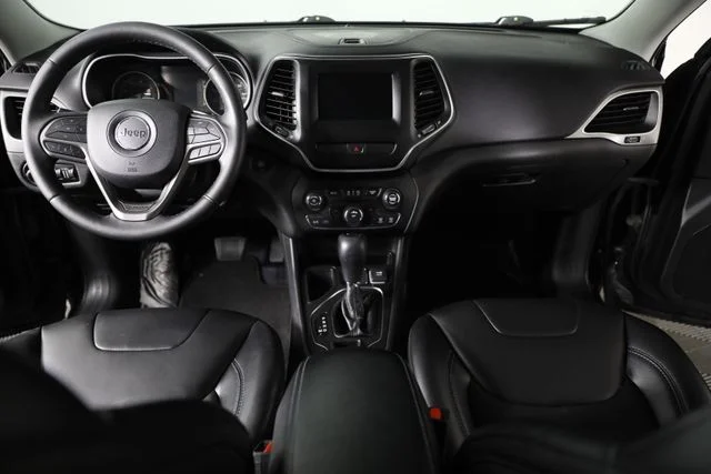 Used 2019 Black Jeep Latitude Plus image 25