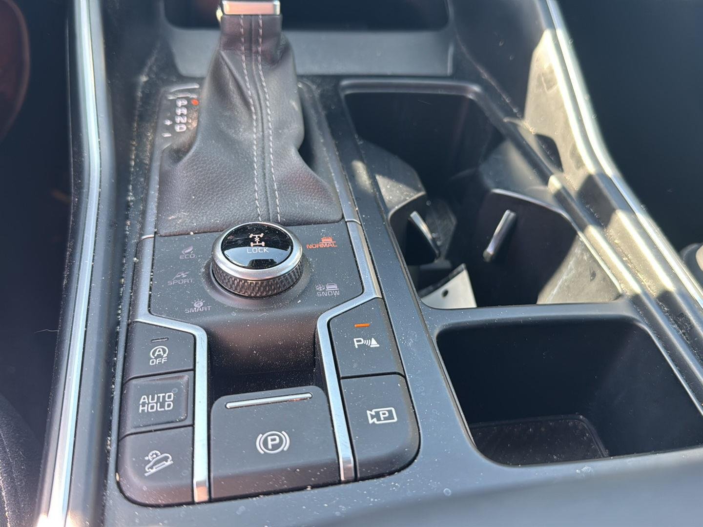 Used 2025 Dawning Red Kia EX image 8