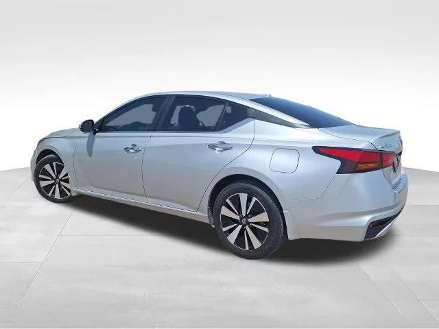 Used 2022 Silver Nissan 2.5 SV image 6