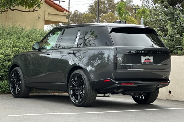 New 2026 Carpathian Grey Land Rover SE image 3