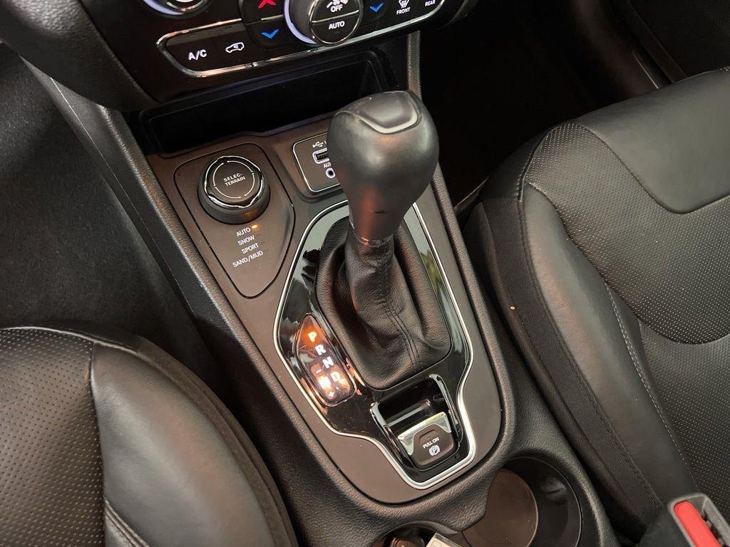 Used 2020 Diamond Black Crystal Pearlcoa Jeep Limited image 18